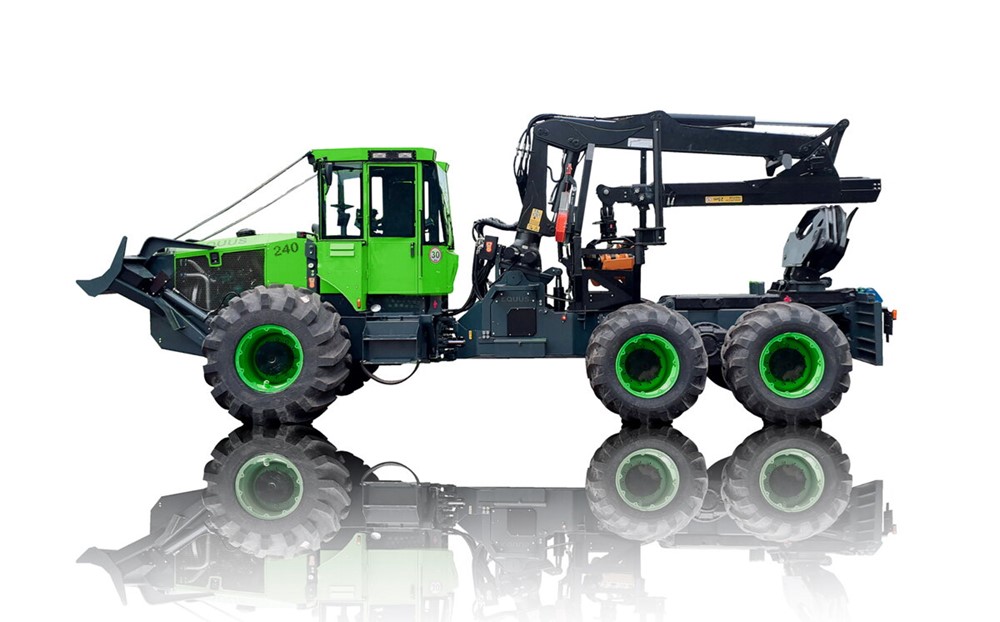 Macchina forestale EQUUS 240 6WDC a 6 ruote per trasporto e trascinamento del legname 