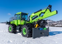 EQUUS 240 UN con clambunk per il trascinamento del legname in ambito forestale 