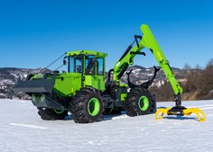 EQUUS 240 UN al lavoro su terreno forestale difficile e in forte pendenza 